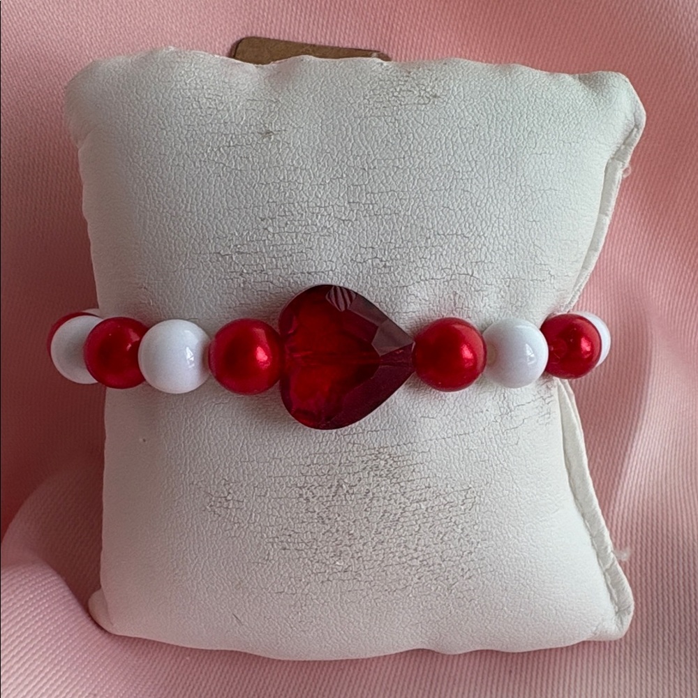 🟢 Valentines Day Beaded Bracelet with Heart Charm